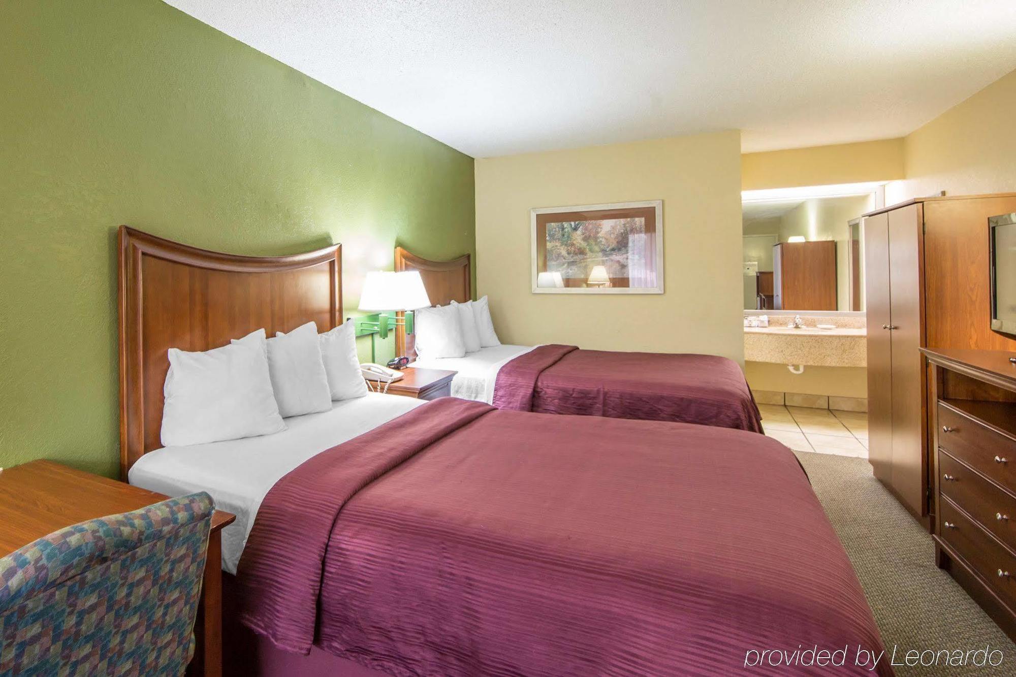 Quality Merchants Drive Inn 2*