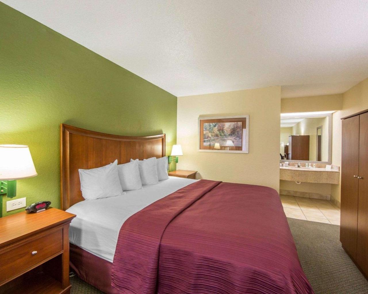 Inn Quality Merchants Drive