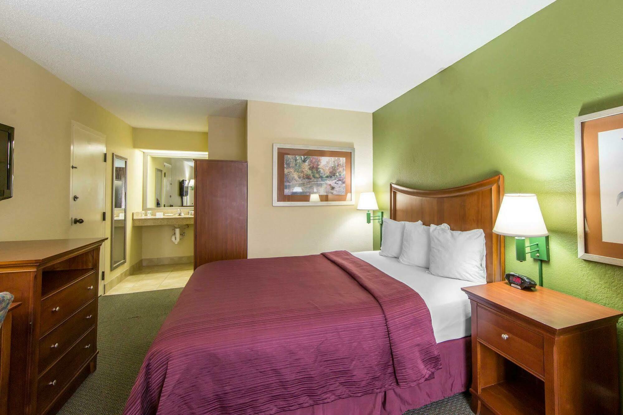 Inn Quality Merchants Drive