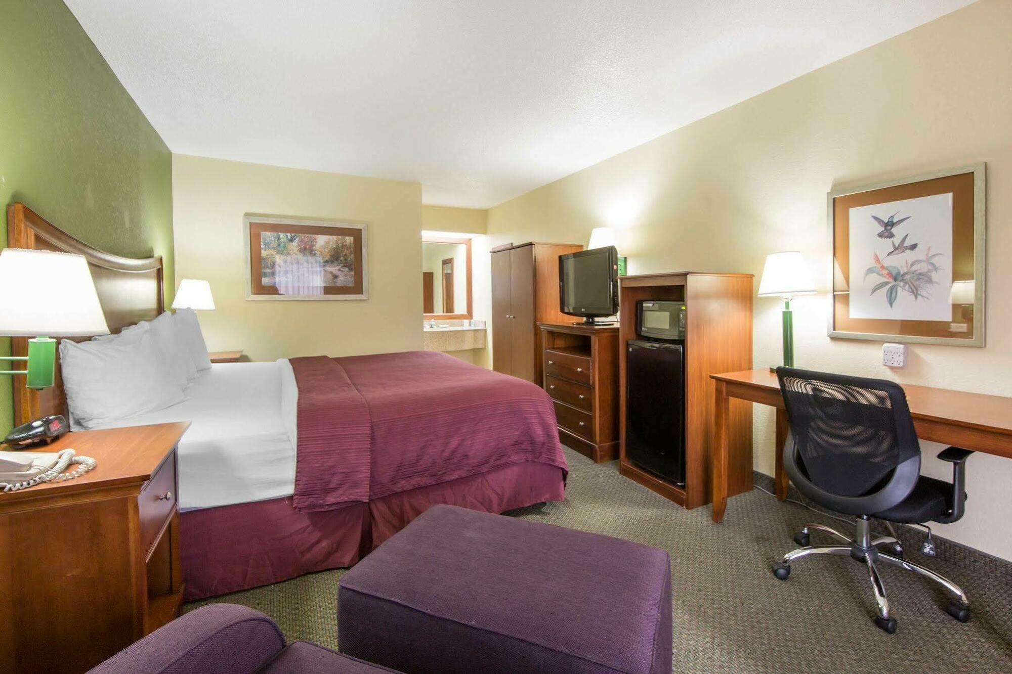 Quality Merchants Drive Inn 2*