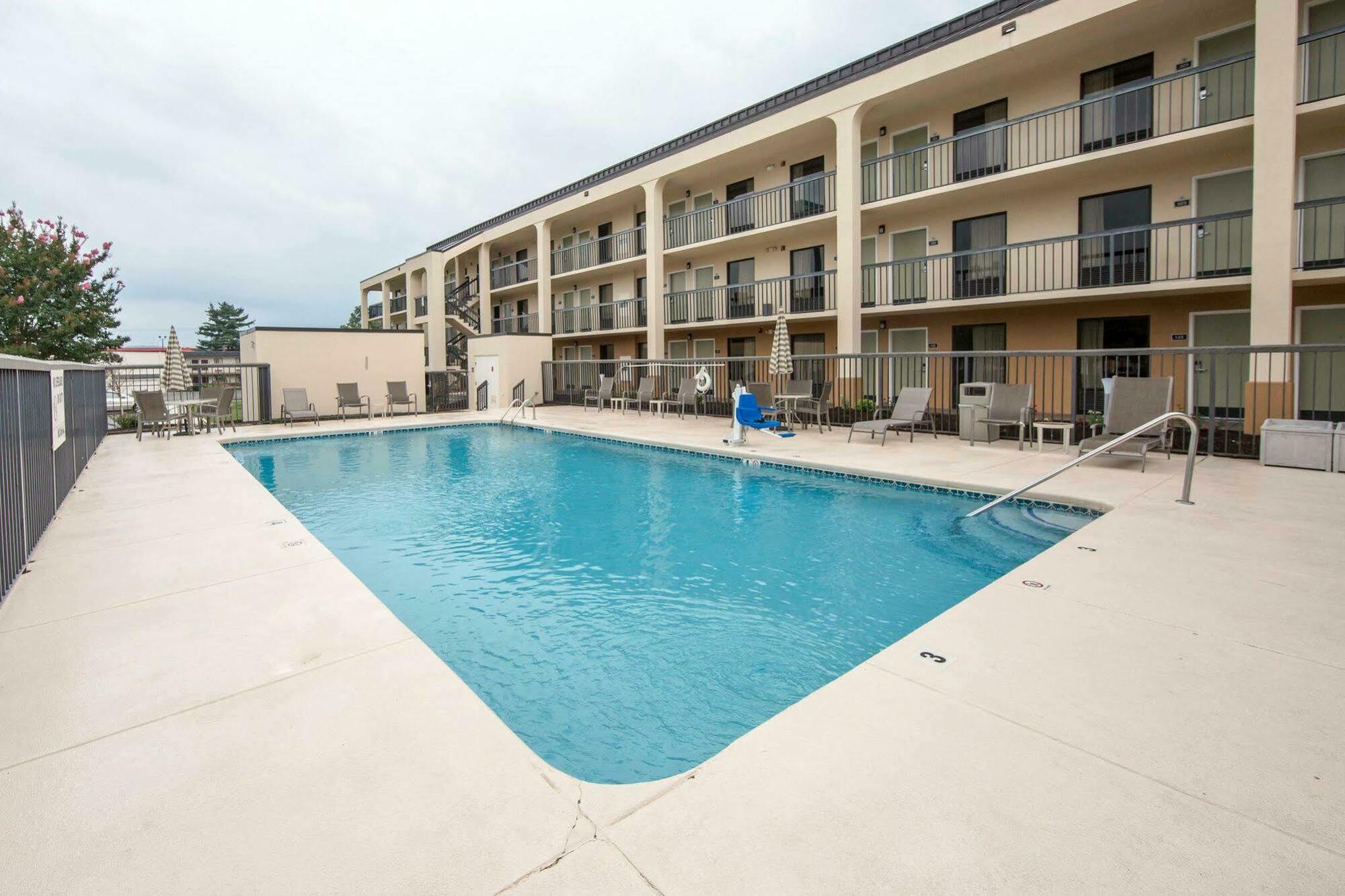 Quality Merchants Drive 2* Knoxville